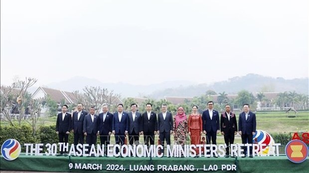Vietnam participates 30th ASEAN Economic Ministers’ Retreat in Laos