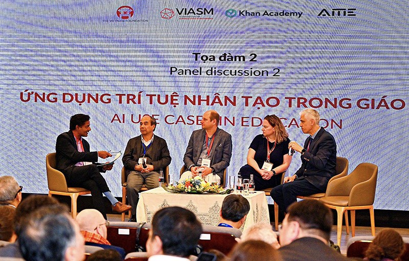 Speakers share ideas on how to effectively apply AI in education. Speakers share ideas on how to effectively apply AI in education.