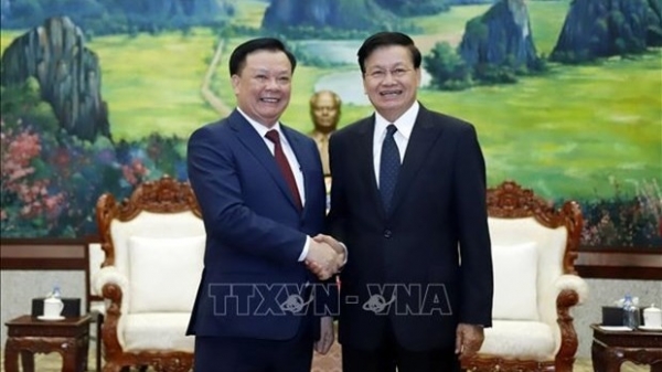 Leader of Laos commends cooperation between Hanoi and Vientiane