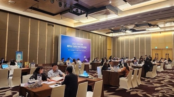 RoK’s Gyeongbuk, Chungbuk firms join business talks in Hanoi