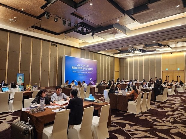 RoK’s Gyeongbuk, Chungbuk firms engage in business talks in Hanoi