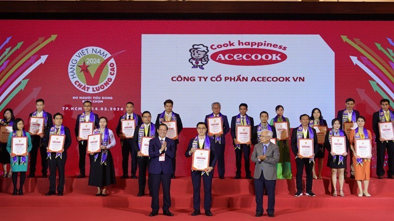 Vietnamese businesses with high-quality products honoured at the ceremony. (Photo: NDO)