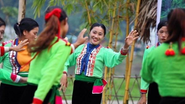 Unique traditional costumes of the Mang ethnic people