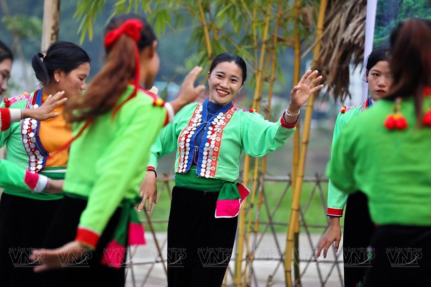 Unique traditional costumes of the Mang ethnic people