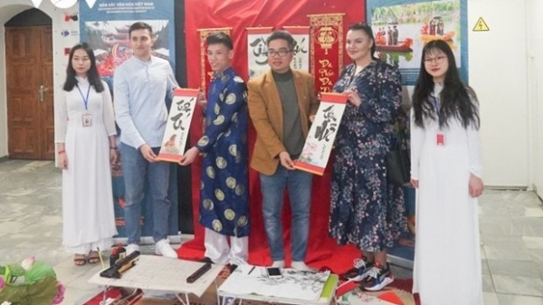 Students help introduce Vietnamese culture in Russia