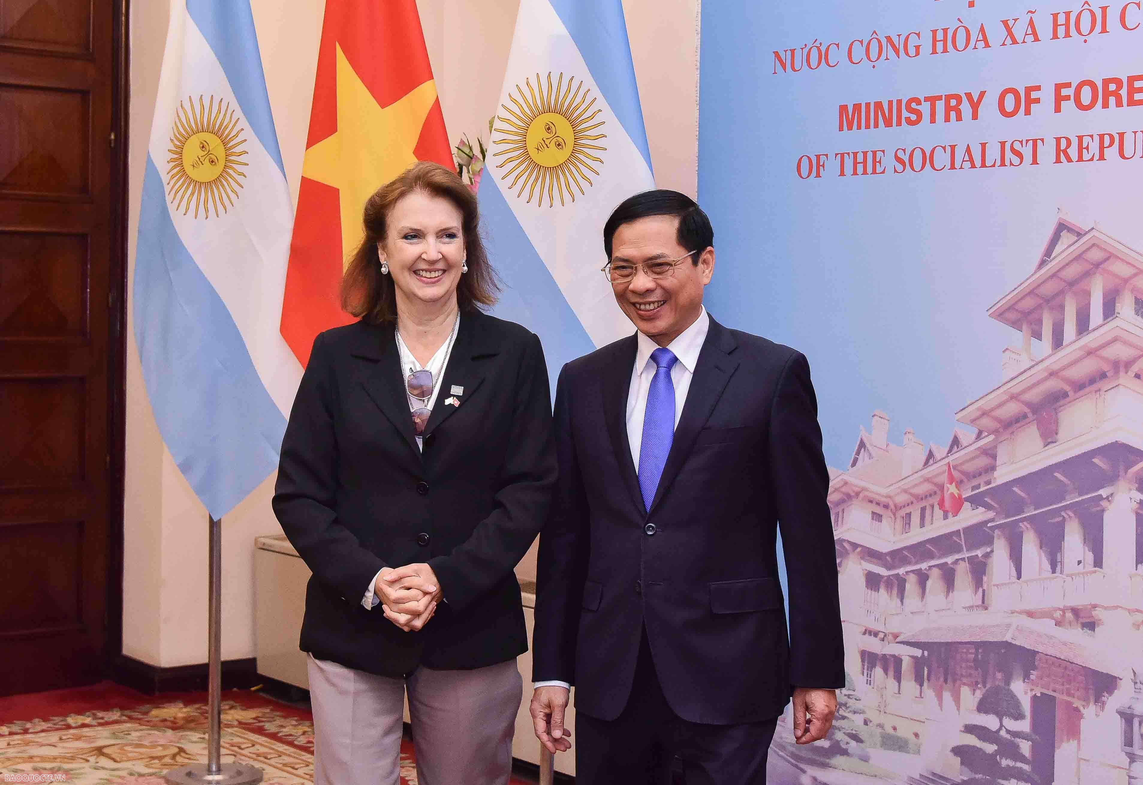 Vietnam, Argentina Foreign Ministers hold talks to expand cooperation relations