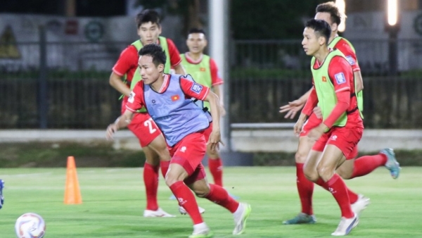 Đội tuyển Việt Nam tham quan sân Gelora Bung Karno trước trận đấu với đội Indonesia