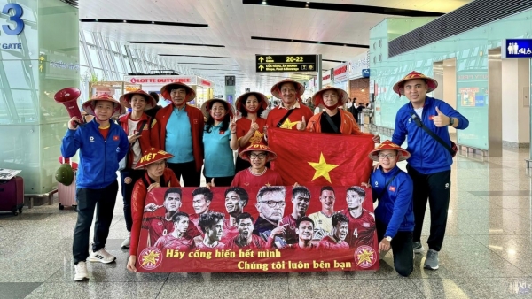 Hội cổ động viên Việt Nam sang Indonesia tiếp sức đội tuyển Việt Nam