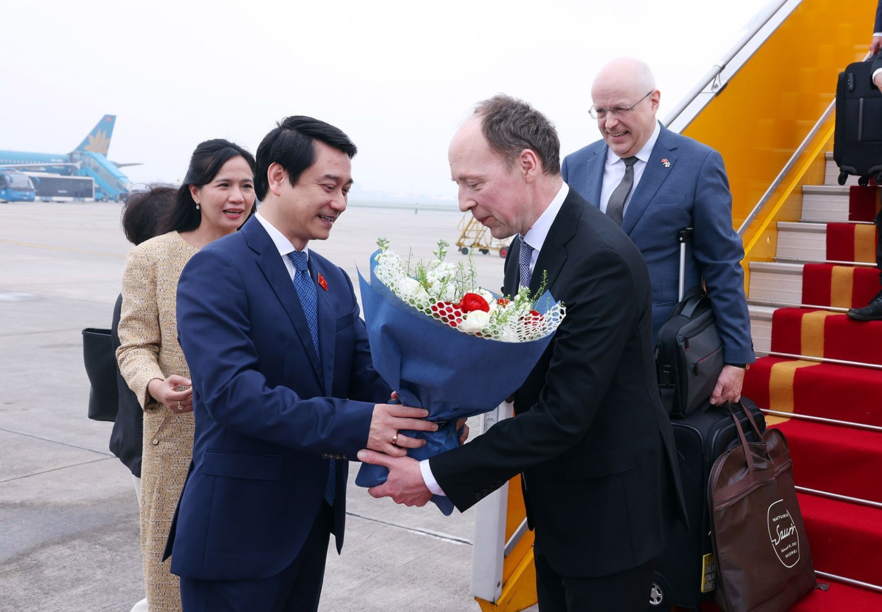 Chủ tịch Quốc hội Phần Lan đến Hà Nội Chủ tịch Quốc hội Phần Lan đến Hà Nội