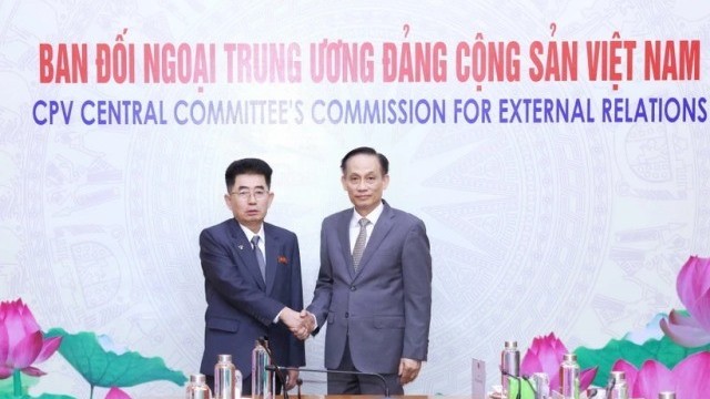 Vietnam, DPRK senior party officials hold talks in Hanoi