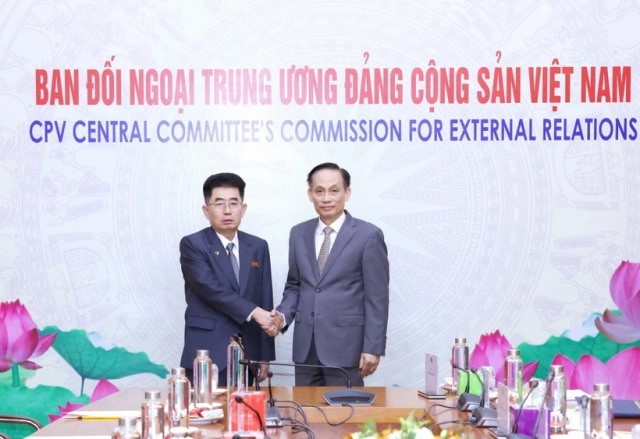 Vietnam, DPRK senior party officials hold talks