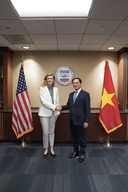 FM Bui Thanh Son meets USAID Administrator Samantha Power