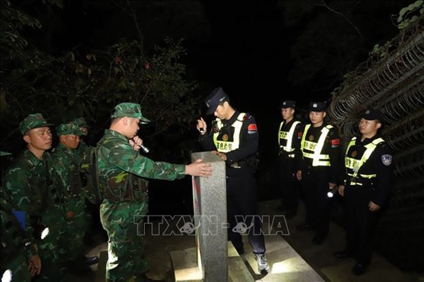 Vietnam, China border forces conduct first night joint patrol at Son Vi Border Guard Station