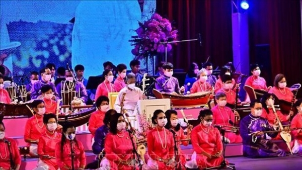 Thai Princess Maha Chakri Sirindhorn stages musical performance about Vietnam