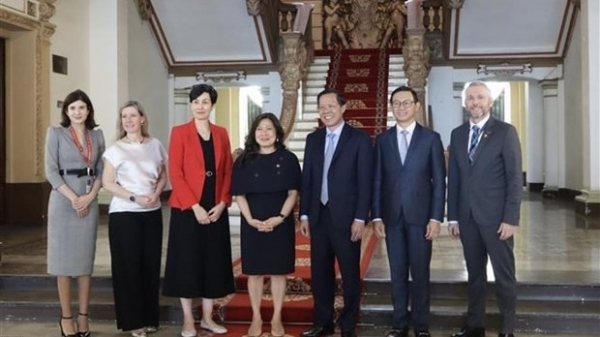 HCM City Chairman receives Canadian Minister to enhance stronger bilateral trade