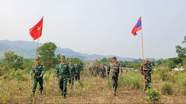 Bộ đội biên phòng Việt Nam-Lào tuần tra song phương biên giới