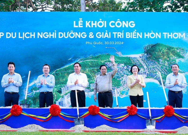 Prime Minister Pham Minh Chinh and delegates at the ground-breaking ceremony. (Photo: VNA)