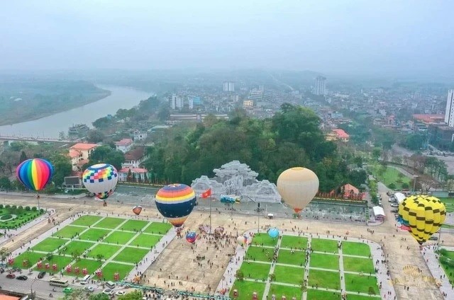 The festival will feature 22 colourful balloons controlled by pilots from Australia, China, Japan, the Netherlands, Spain, Thailand, the UK, and Vietnam. (Photo: thanhnien.vn)