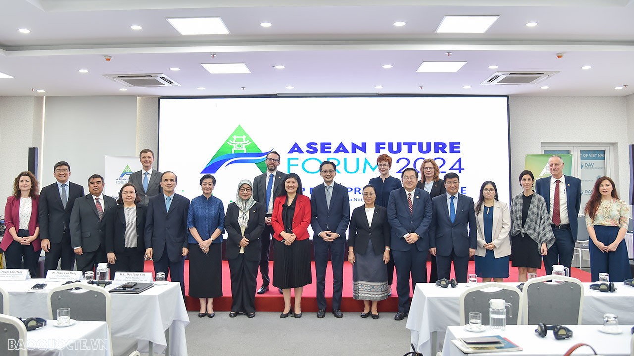 Ngày 1/4, Thứ trưởng Ngoại giao Đỗ Hùng Việt chủ trì họp báo về Diễn đàn Tương lai ASEAN 2024. (Ảnh: Anh Sơn)