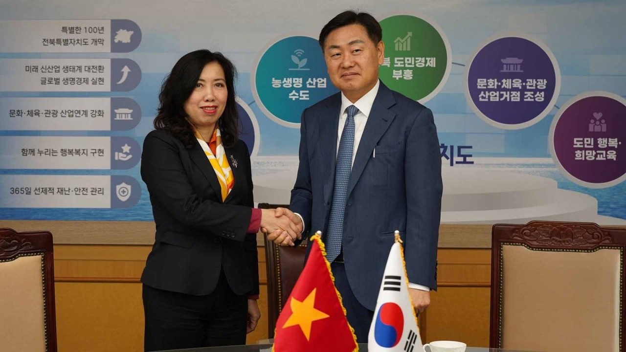 Deputy FM Le Thi Thu Hang has working visit to RoK to strengthen ties