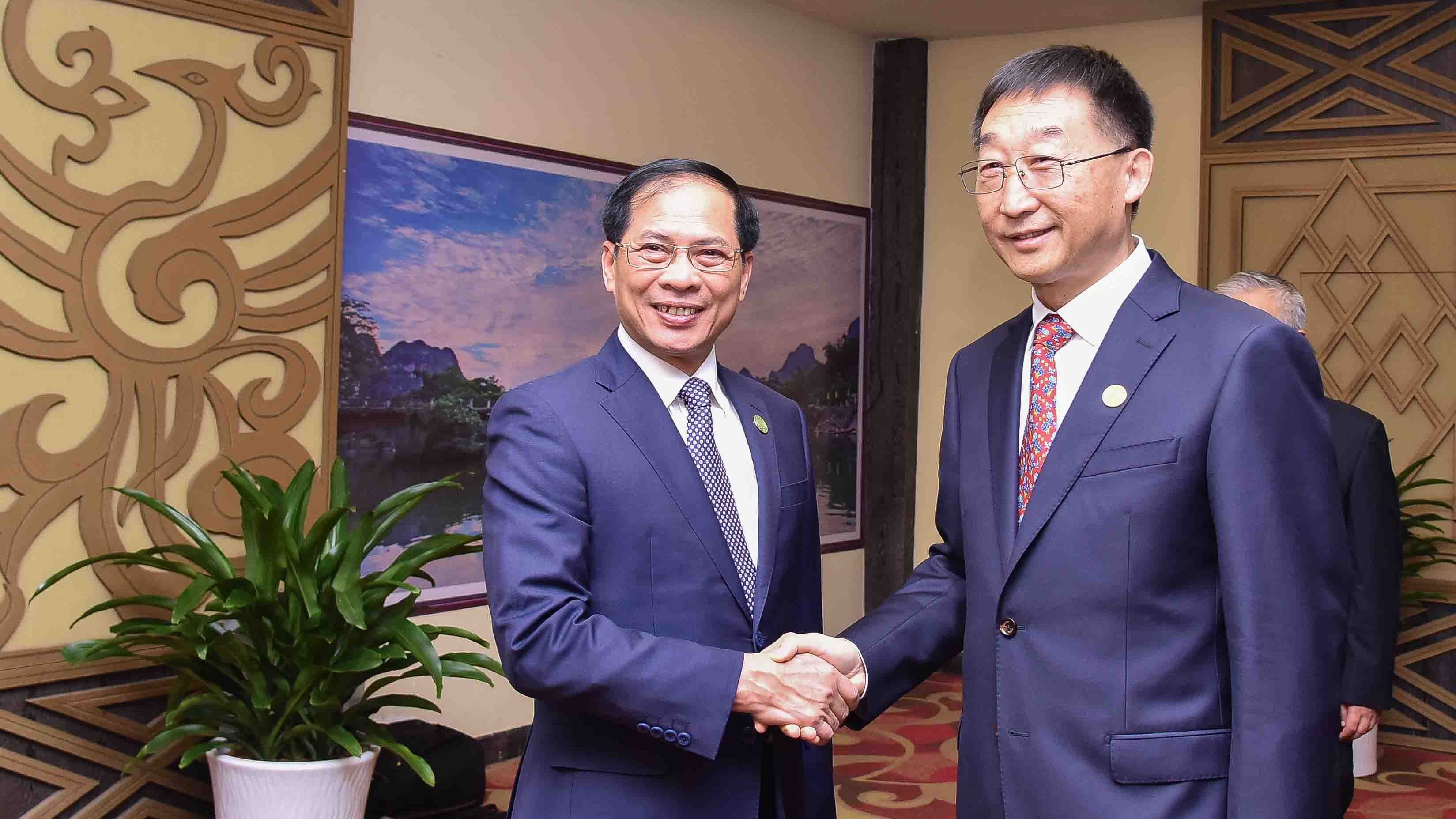 FM Bui Thanh Son, China's Guangxi Party Secretary Liu Ning discuss measures to promote cooperation