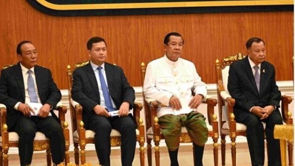 NA Chairman Vuong Dinh Hue extends congratulations to Cambodia’s Senate President
