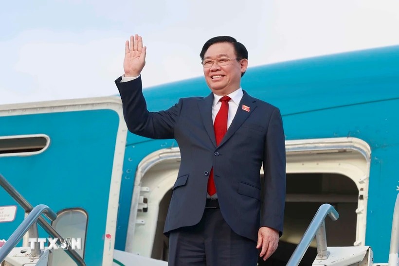 NA Chairman leaves Hanoi for China official visit