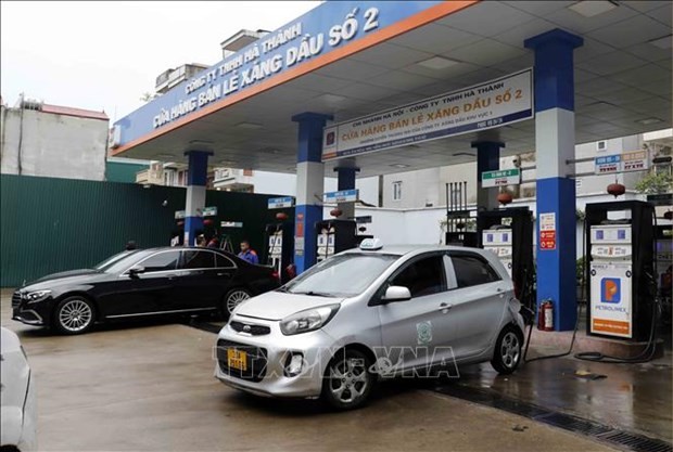 Petrol prices see mixed changes, oil prices raises