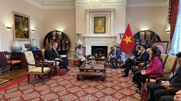 Deputy PM Le Minh Khai meets US officials, businesspeople