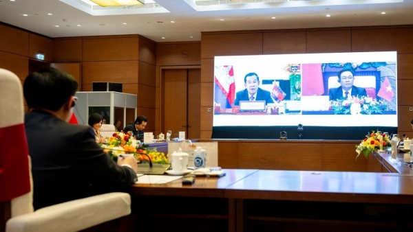 NA Chairman Vuong Dinh Hue, Cambodian Senate President Hun Sen hold phone talks