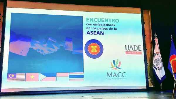 Đại diện các nước ASEAN tại Argentina trao đổi và giao lưu với sinh viên Đại học Doanh nghiệp UADE