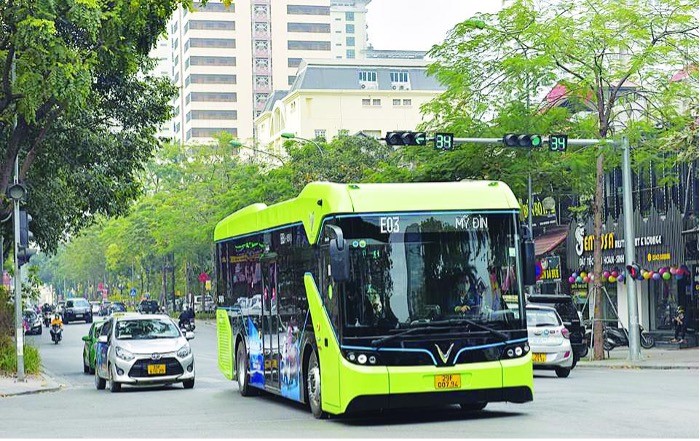 An electric bus runs on route My Dinh - Ocean Park urban area in Hanoi.(Photo: Courtesy of the Ministry of Transport)
