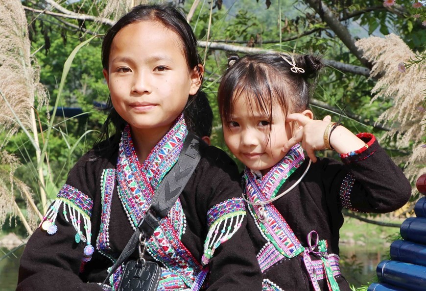 From a young age, children are dressed in traditional Lao attire. (Photo: VNA)