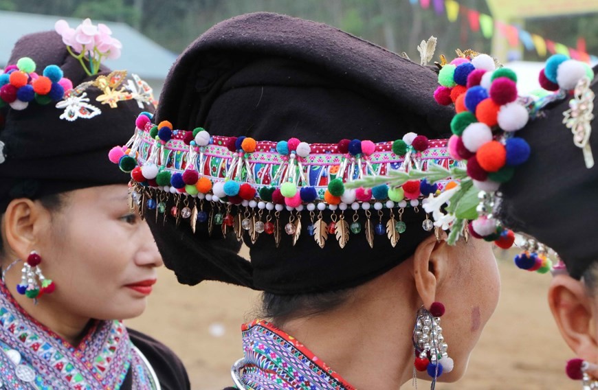 Traditional Lao people's attire in Lai Chau Traditional Lao people's attire in Lai Chau