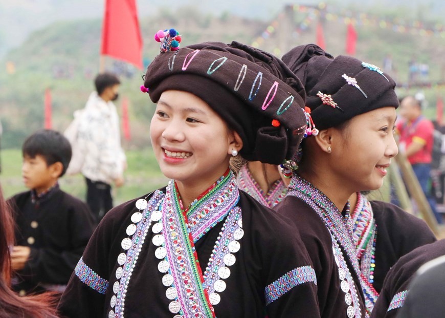Traditional Lao people's attire in Lai Chau Traditional Lao people's attire in Lai Chau