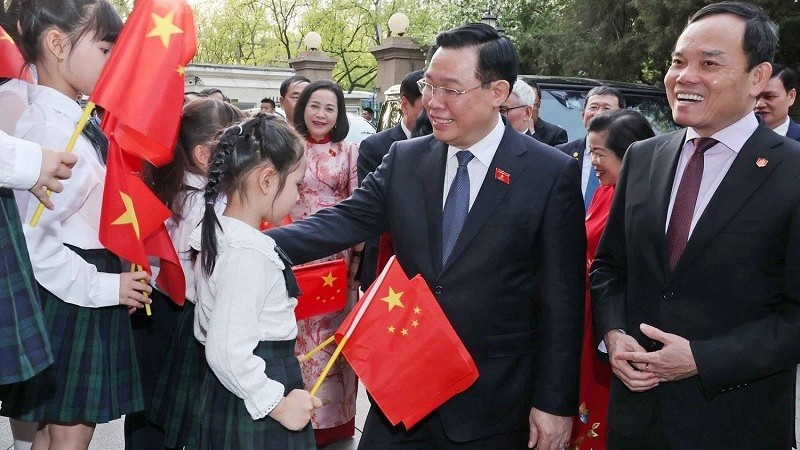 Chairman of the National Assembly engages with the Vietnamese community in China