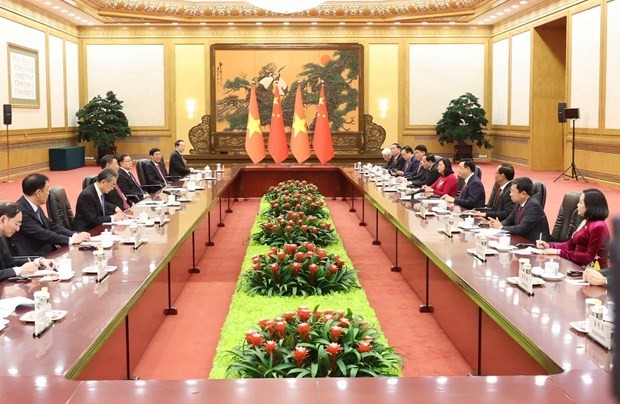 NA Chairman Vuong Dinh Hue meets with Chinese General Secretary, President Xi Jinping
