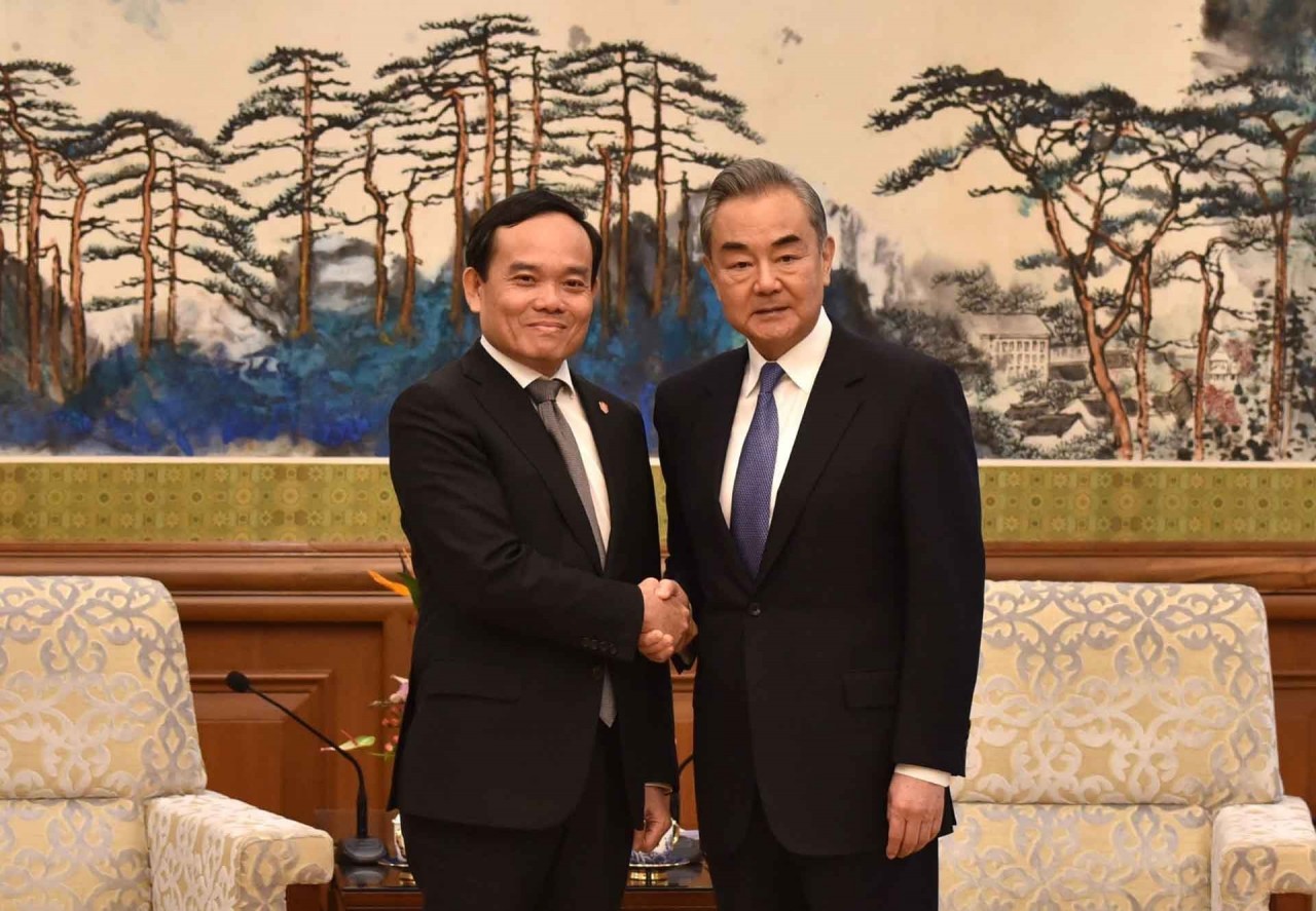 Deputy PM Tran Luu Quang meets with Chinese Foreign Minister Wang Yi in Beijing