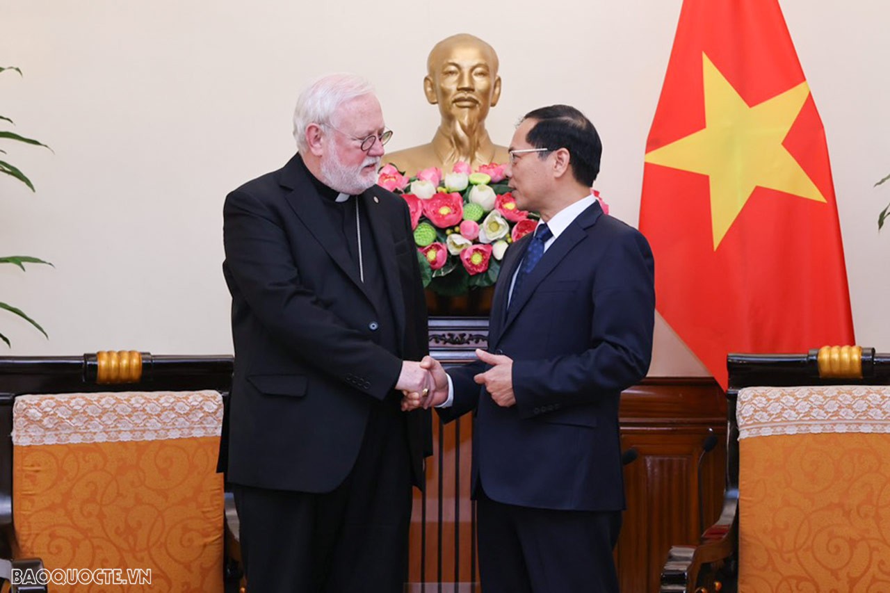 FM Bui Thanh Son receives Archbishop Paul Richard Gallagher in Hanoi