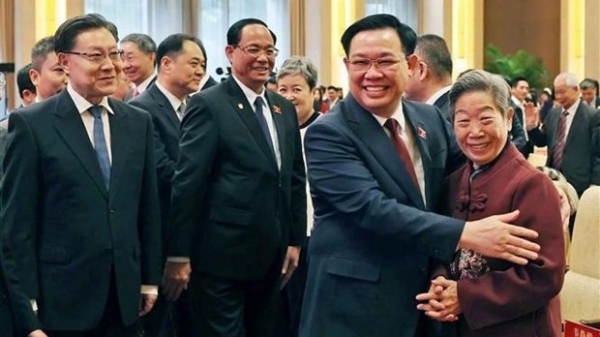 NA Chairman Vuong Dinh Hue attends Vietnam - China people’s friendship meeting