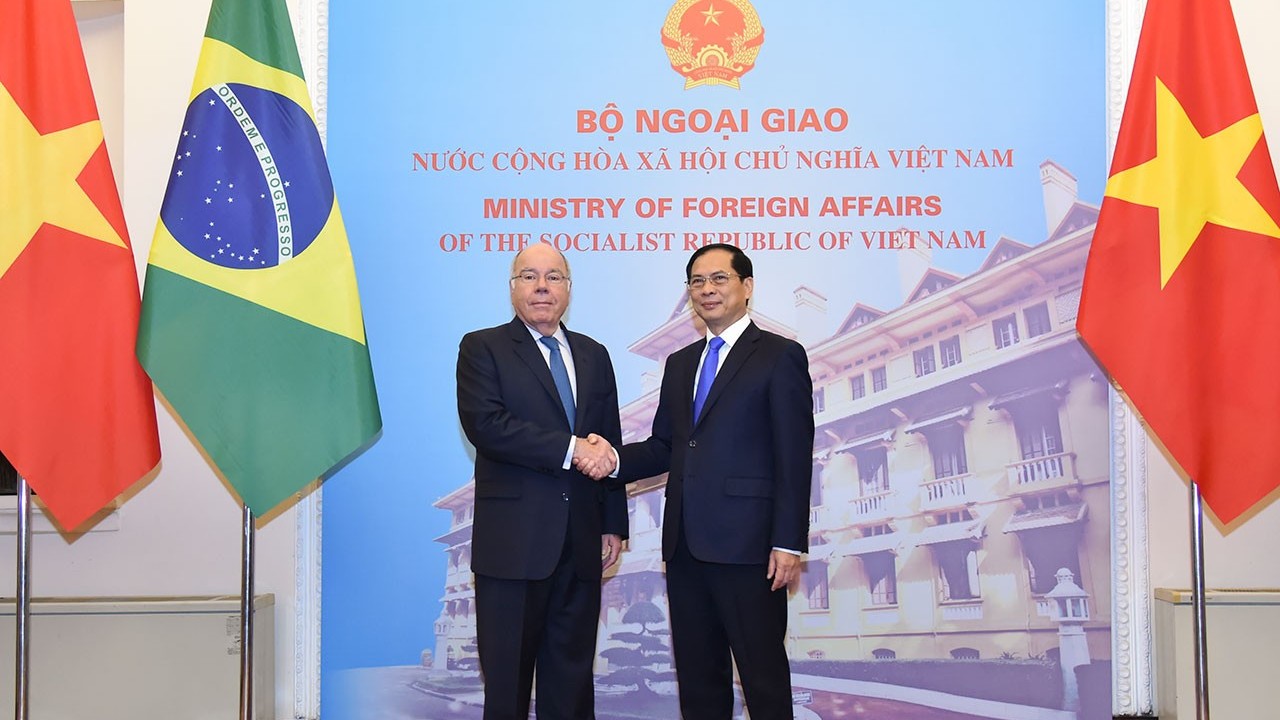 Vietnam, Brazil Foreign Ministers hold talks to attach importance to bilateral ties