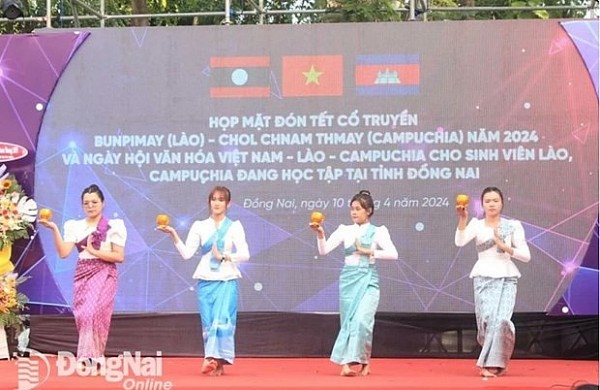 Dong Nai organises traditional New Year celebration for Lao, Cambodian students