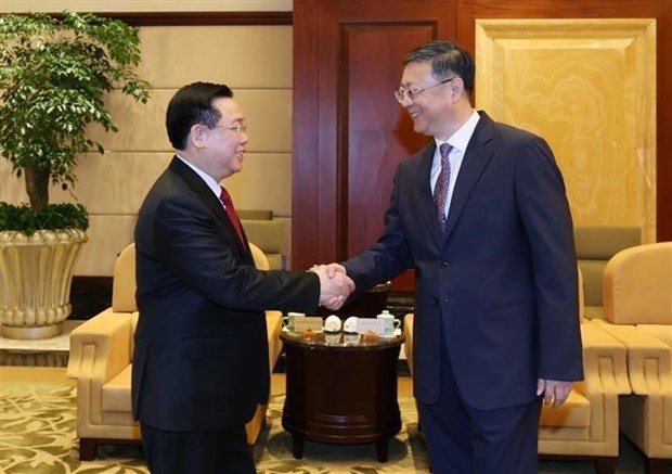 NA Chairman Vuong Dinh Hue receives Shanghai Party chief Chen Jining