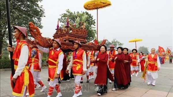 Palanquin procession honors the revered founders of nation