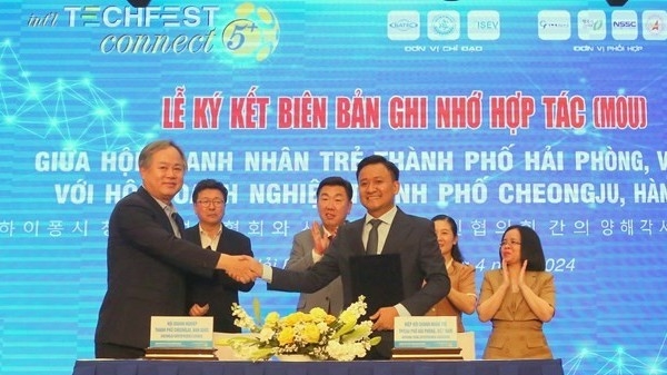 Networking event held for Vietnamese, Korean innovation firms: Signing ceremony