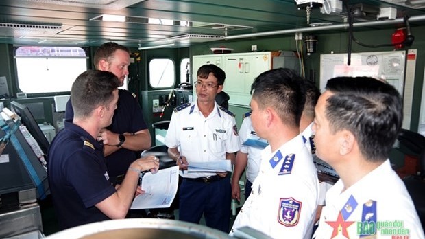 Vietnam Coast Guard, French Navy'ship hold joint maritime exercise