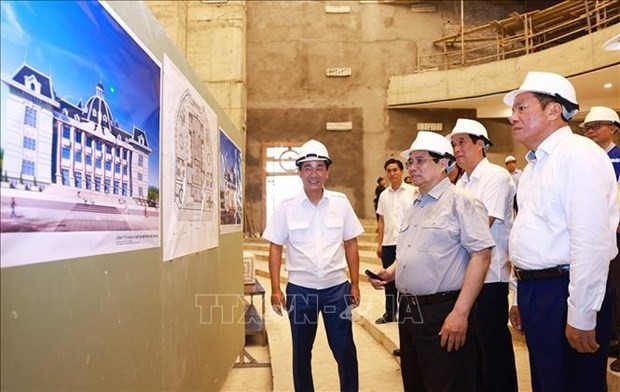 PM visits police command centre, checks cultural centre construction in Phu Tho