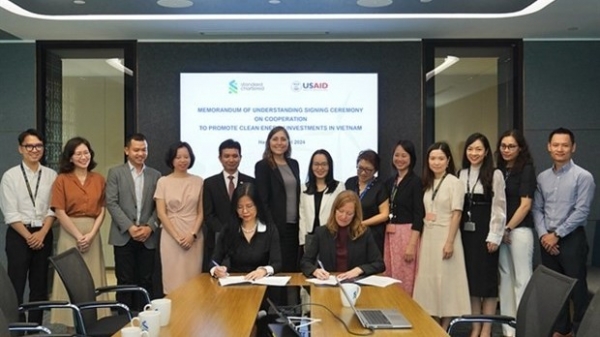 Standard Chartered, USAID sign MOU to promote clean energy investments in Vietnam