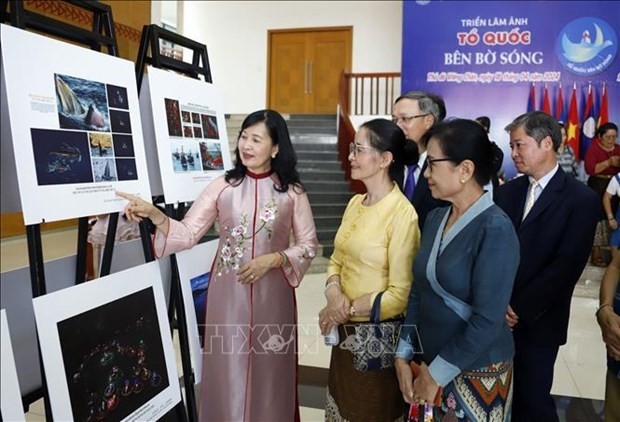Exhibition on Vietnam seas and islands opens in Laos