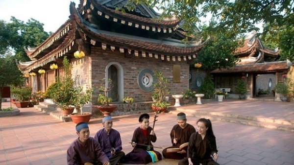 Efforts to bring “Xam” singing closer to public